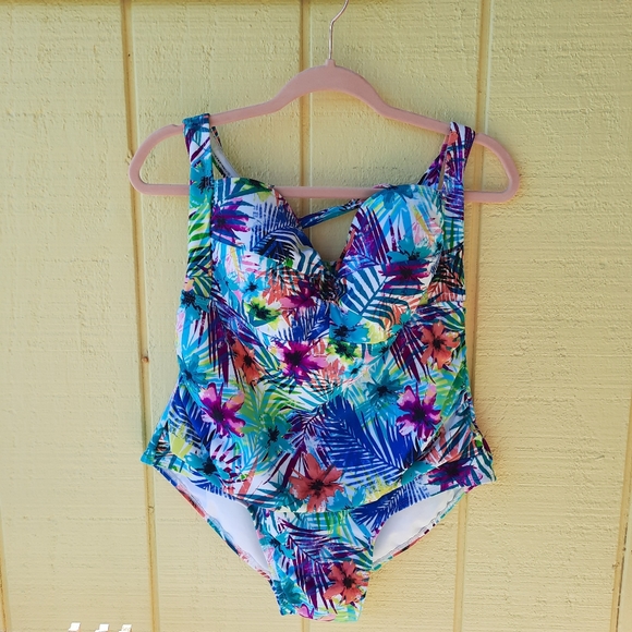 Catalina Tropical Flower Print Twist Front Sweetheart Halter One Piece Swimsuit - Picture 9 of 11